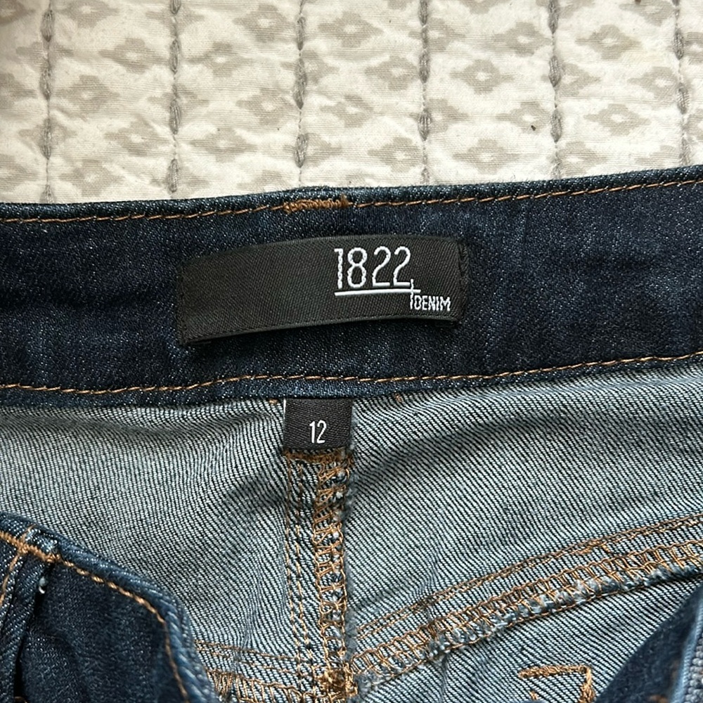 1822 Denim Blue Ankle Cropped Jeans with Authentic Twill Weave